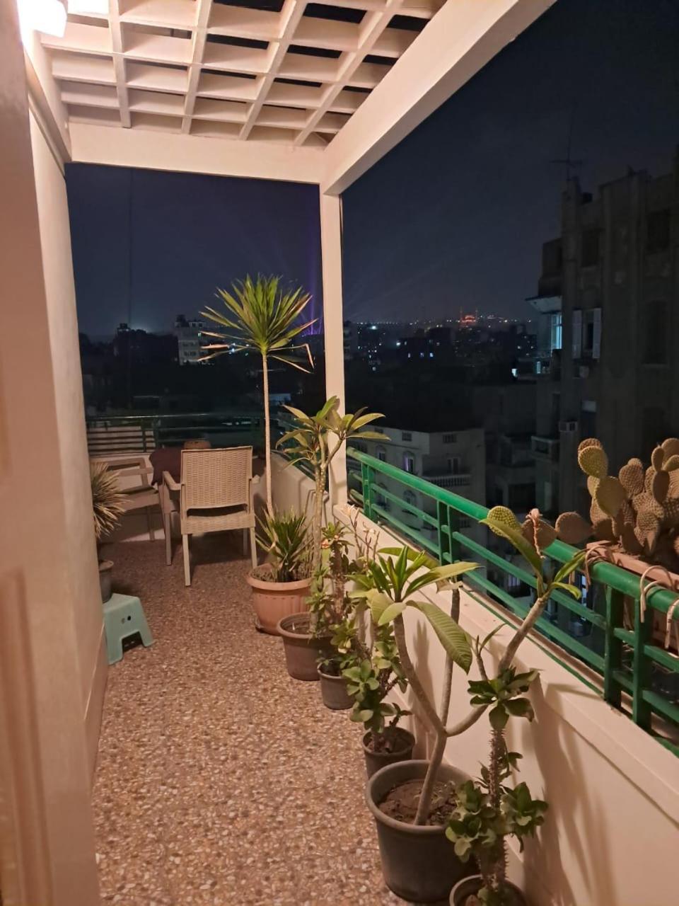 Artistic With A Terrace In Downtown Le Caire